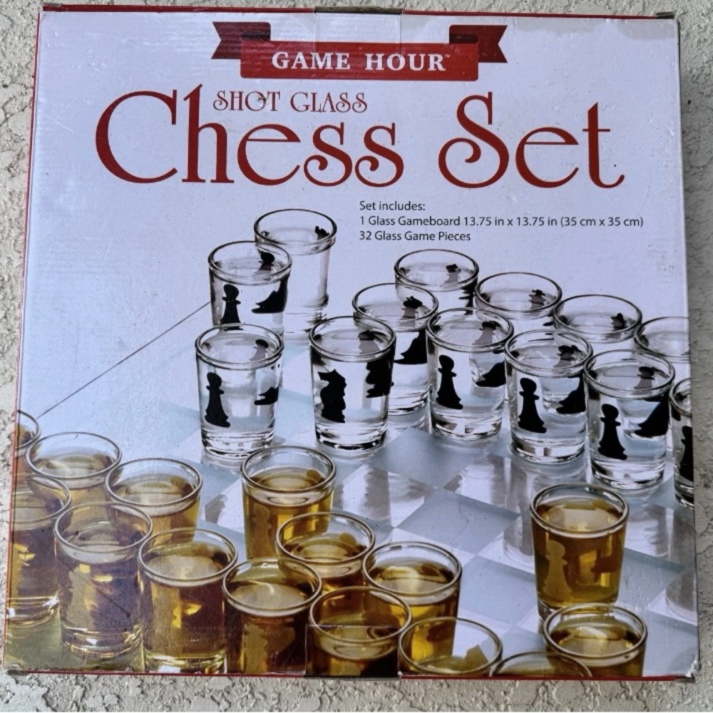 New Game Hour Shot Glass Chess Set With Black Glass Gameboard Party Gift